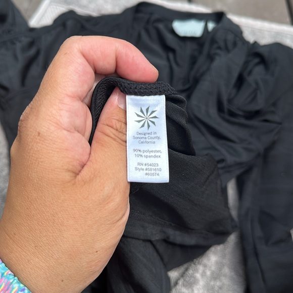 Athleta Pacifica Contour 1/2 Zip Swim Shirt Womens Large Black Long Sleeve - Picture 7 of 9